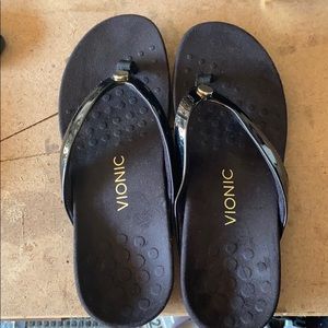 Vionic flip flops